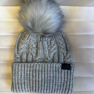 The North Face Oh Mega Faux Fur Pom Pom Beanie Hat Gray Cable Knit NEW